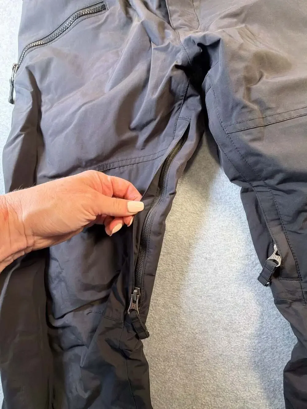 Burton Women's Black Snowboard Ski Pants Cargo Zip Pockets